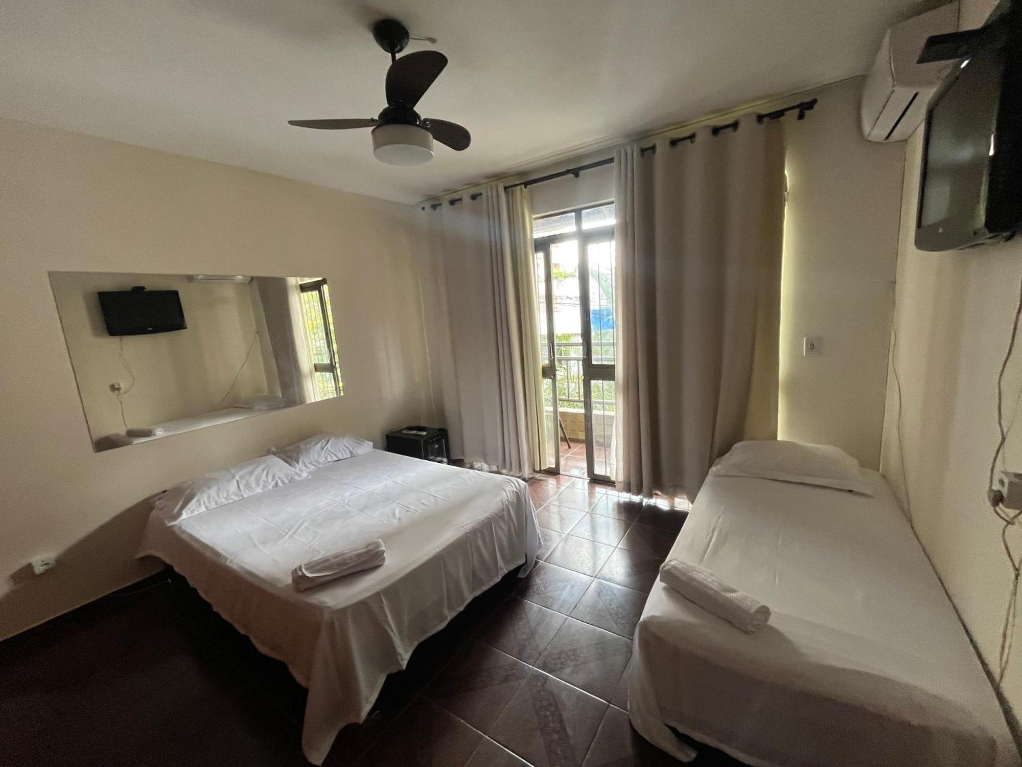 Casa Quintal Bueno! 5 Quartos Com Ar Split E Internet Ultra! Perto Do Melhor De Goiania! Marista Parques Areiao E Vaca Brava Hospital Premium Mater Dei Blue Fit Perdomo Goiania Shopping! Exterior photo