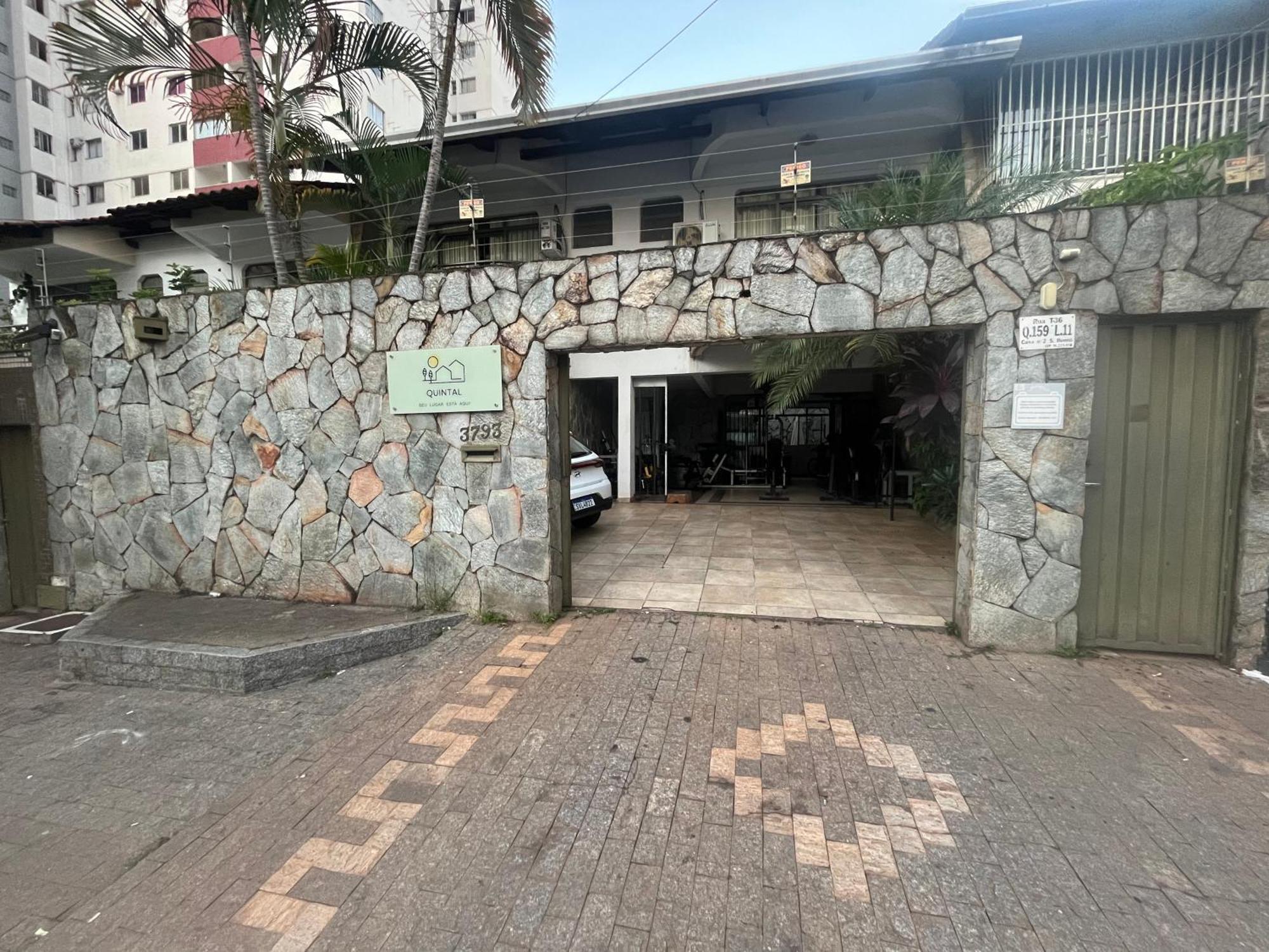 Casa Quintal Bueno! 5 Quartos Com Ar Split E Internet Ultra! Perto Do Melhor De Goiania! Marista Parques Areiao E Vaca Brava Hospital Premium Mater Dei Blue Fit Perdomo Goiania Shopping! Exterior photo